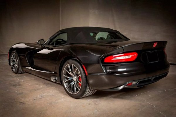 Други промени няма, атмосферният двигател V10 8.4 запазва своите 649 к.с. и 814 Нм, а безалтернативната механична скоростна кутия Tremec TR6060 все още се предлага тогава. Трансформацията струва на крайния потребител 35 000 долара плюс 100 000 за самата кола. Работата отнема осем седмици. Първоначално концернът Prefix планира да пусне 10 копия, но е готов и за 100 автомобила годишно, ако търсенето е по-голямо. Но такова няма.